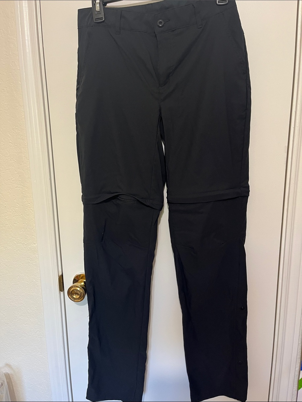 Womens Columbia Size 6 pants/ shorts with zippers
